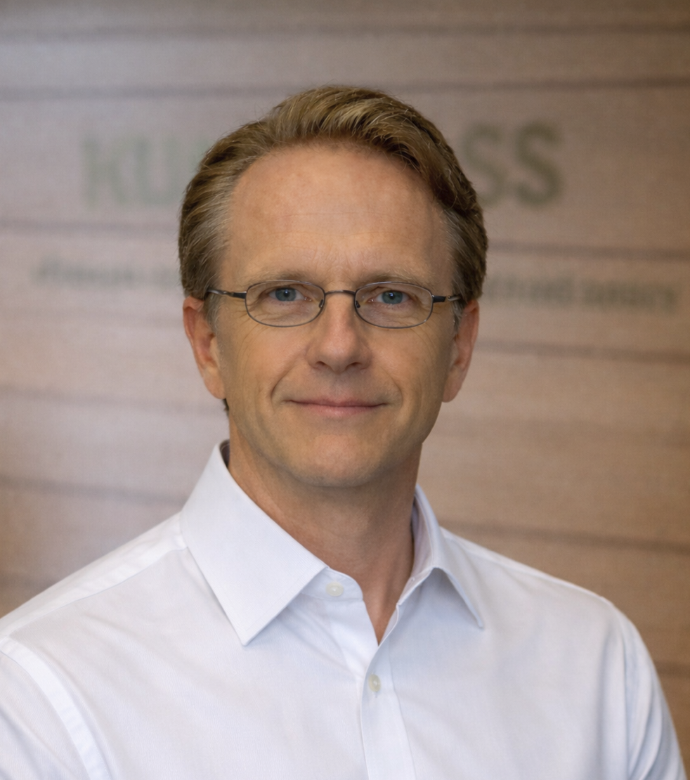 Deskely 会長 Hans J. Hvide